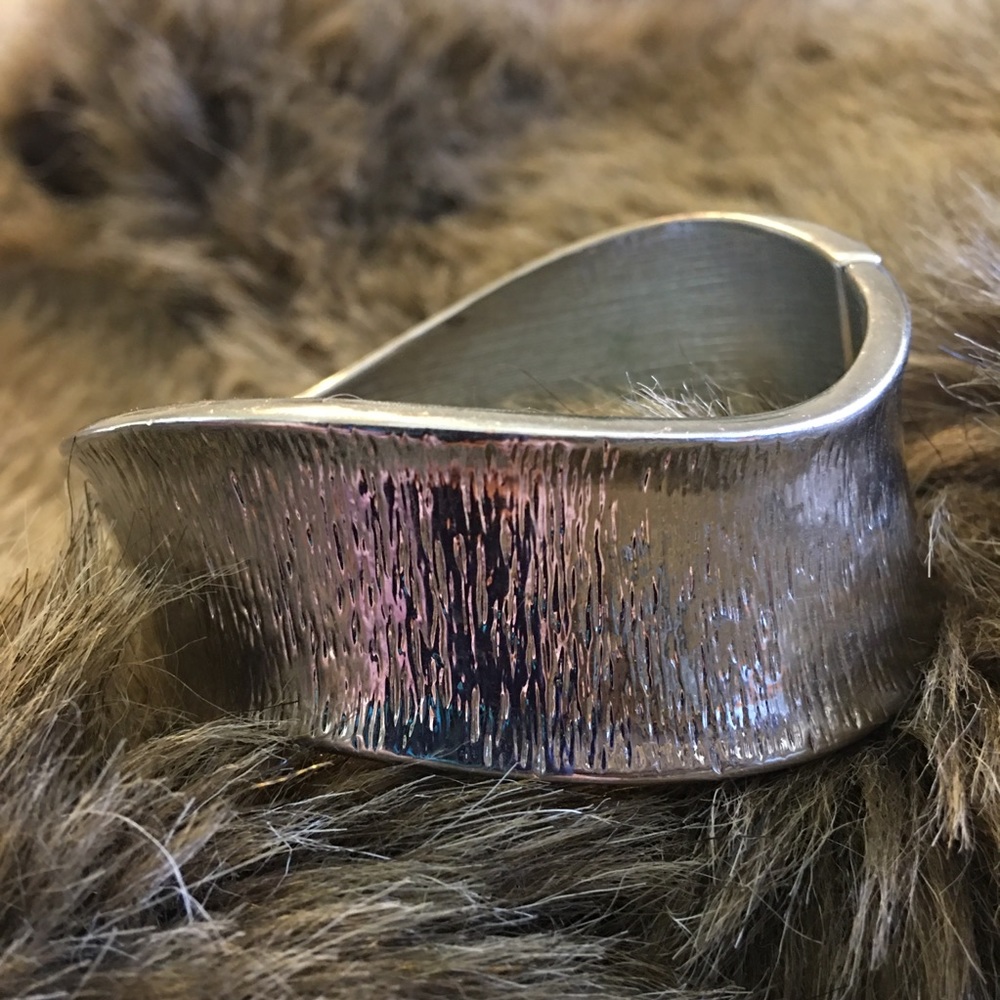 Textured silver tone wavy style clamp bracelet